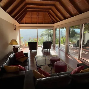 refugio-das-camelias.madeira-islandshotels.com/